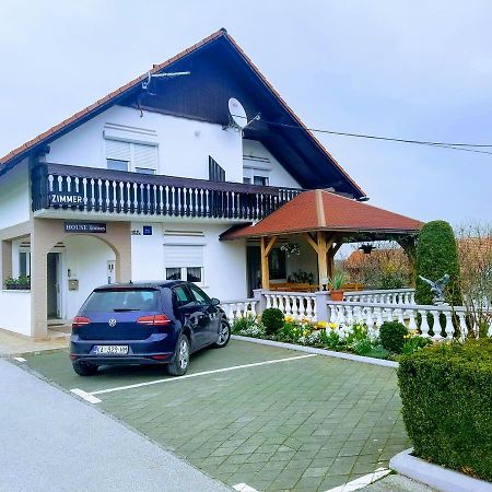 Guesthouse Tomas Catrnja Екстер'єр фото