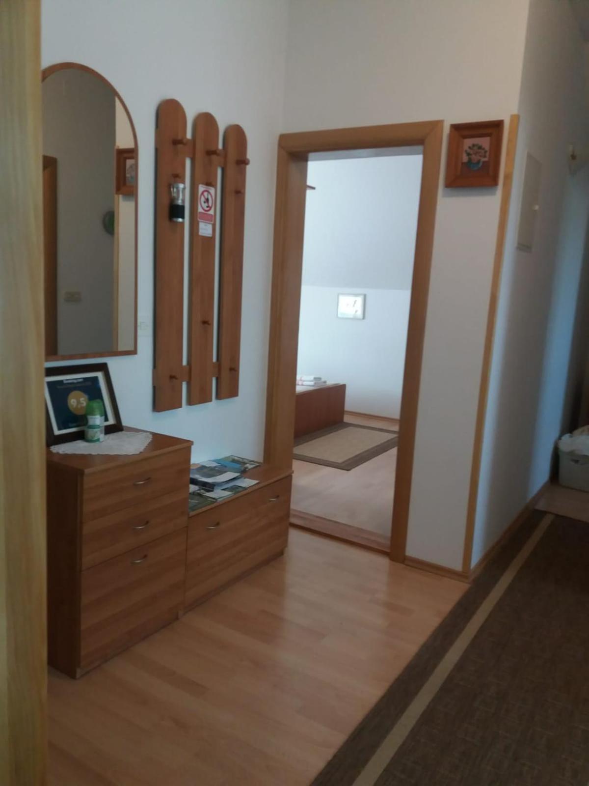 Guesthouse Tomas Catrnja Екстер'єр фото