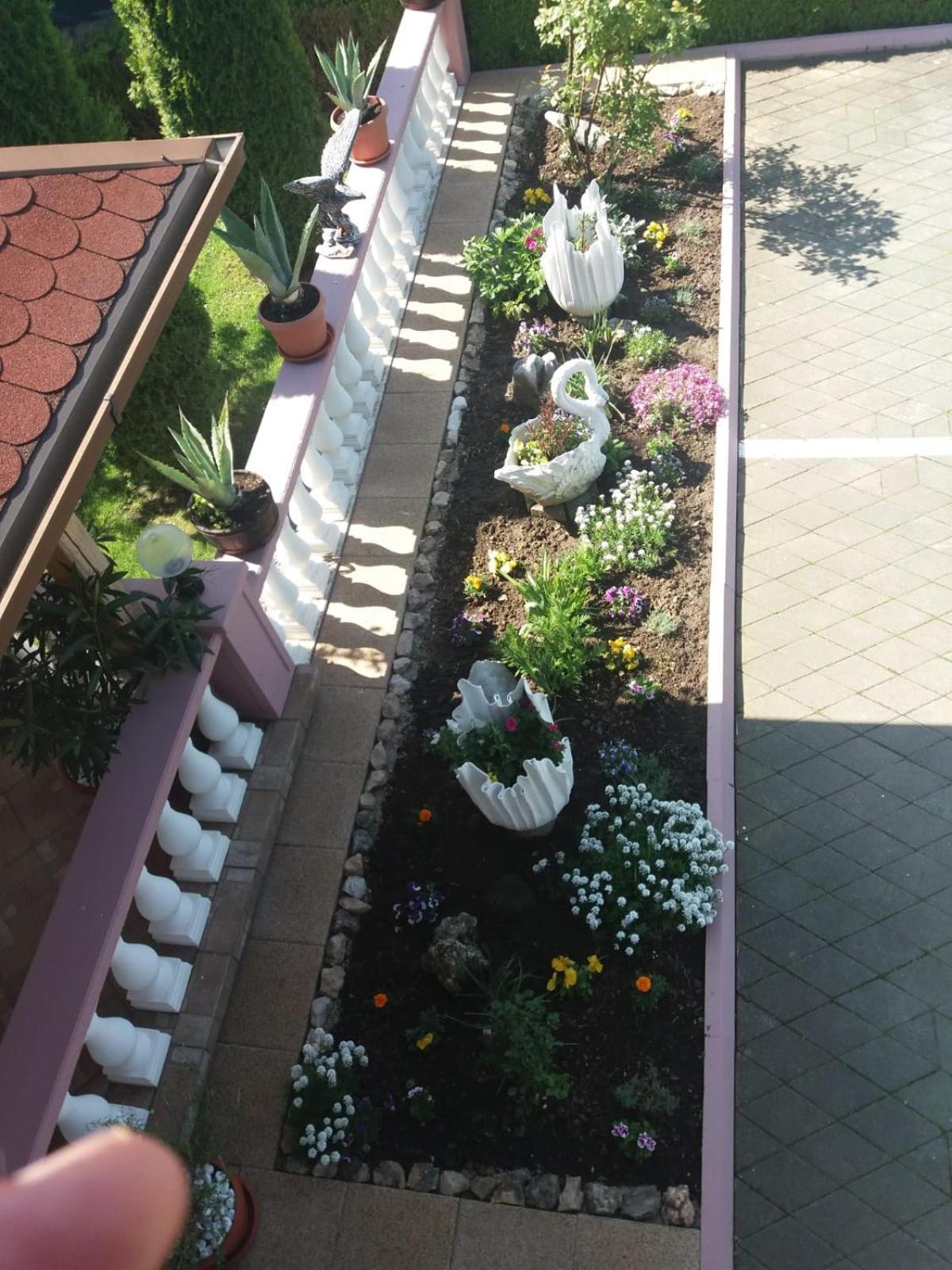 Guesthouse Tomas Catrnja Екстер'єр фото