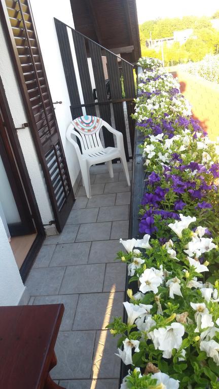 Guesthouse Tomas Catrnja Екстер'єр фото