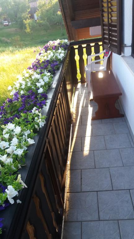 Guesthouse Tomas Catrnja Екстер'єр фото