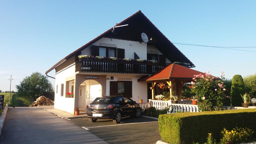 Guesthouse Tomas Catrnja Екстер'єр фото