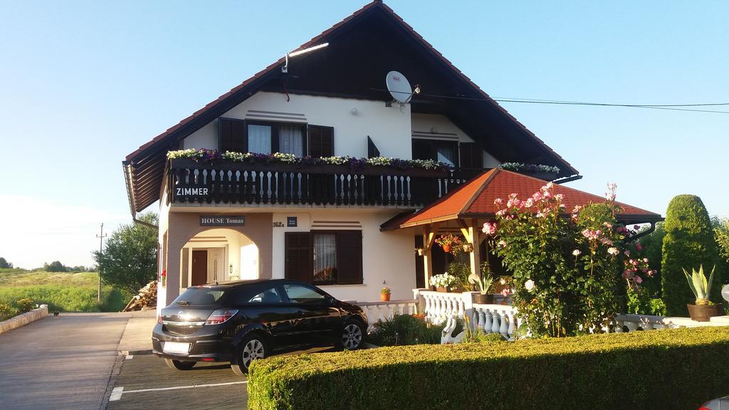 Guesthouse Tomas Catrnja Екстер'єр фото