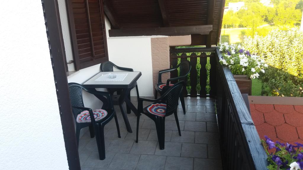 Guesthouse Tomas Catrnja Екстер'єр фото