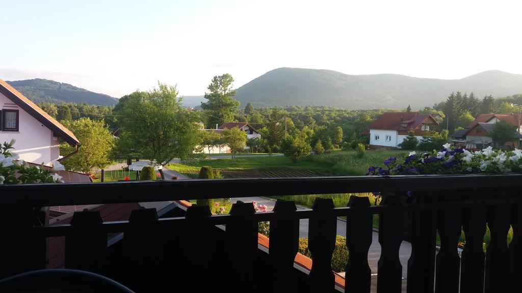 Guesthouse Tomas Catrnja Екстер'єр фото