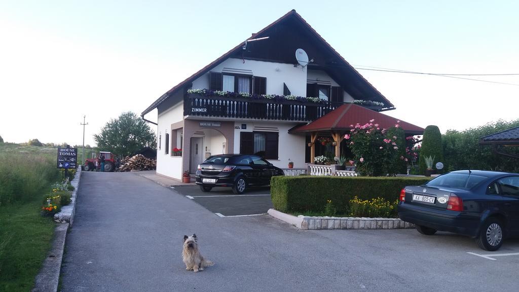 Guesthouse Tomas Catrnja Екстер'єр фото
