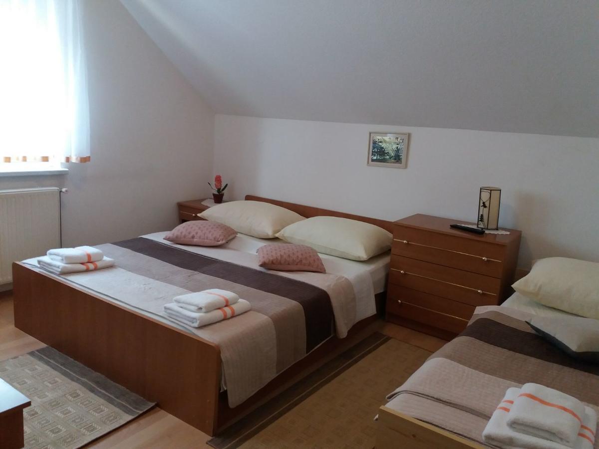 Guesthouse Tomas Catrnja Екстер'єр фото