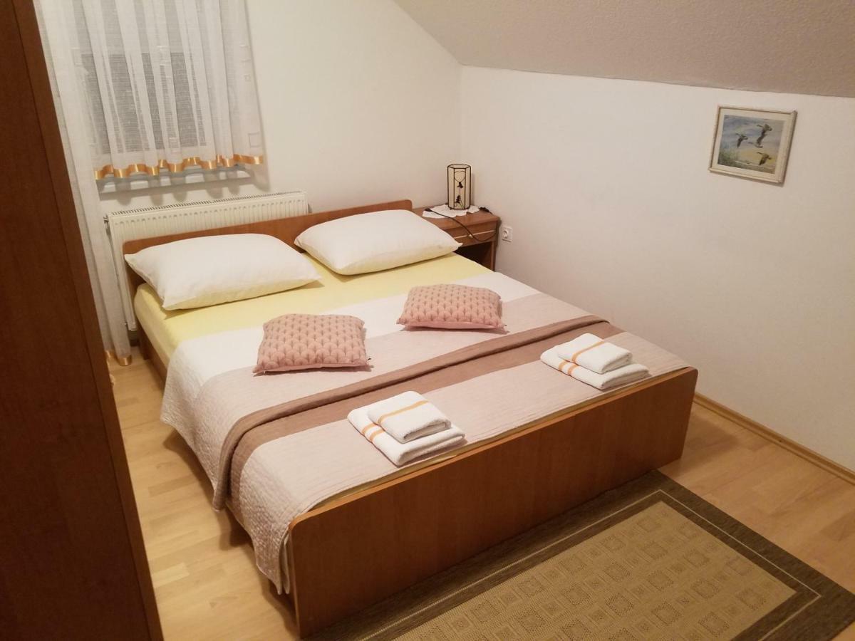 Guesthouse Tomas Catrnja Екстер'єр фото