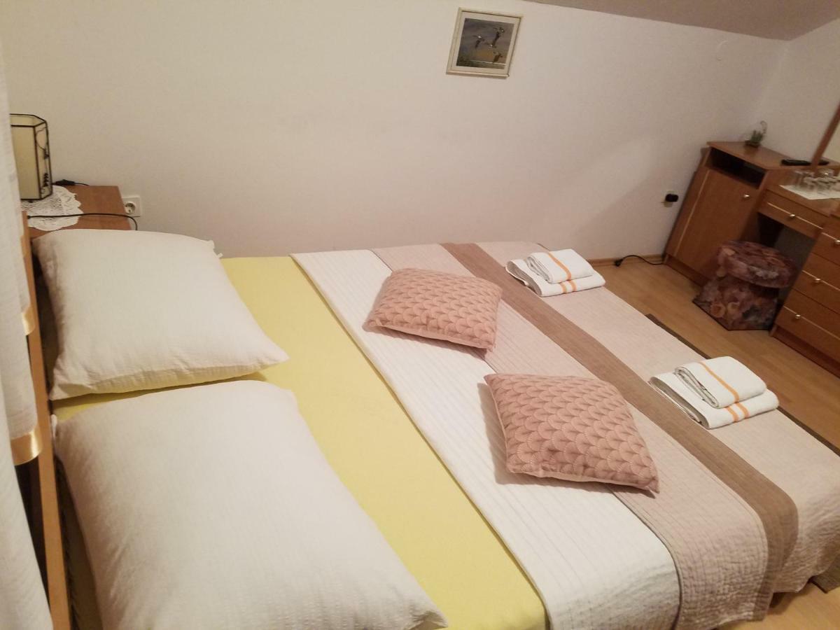 Guesthouse Tomas Catrnja Екстер'єр фото