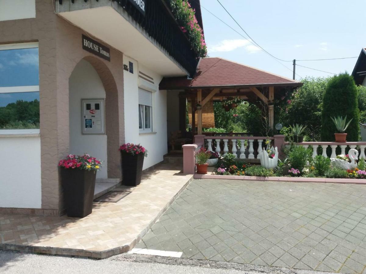 Guesthouse Tomas Catrnja Екстер'єр фото