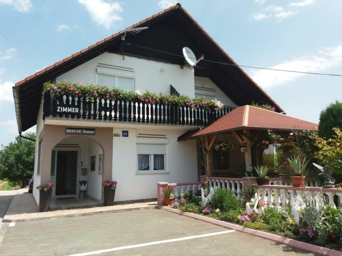Guesthouse Tomas Catrnja Екстер'єр фото