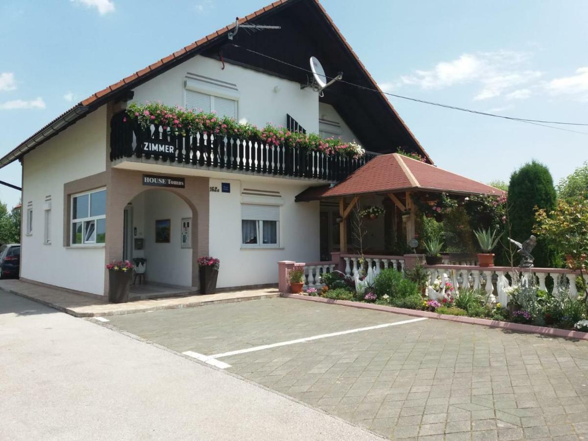 Guesthouse Tomas Catrnja Екстер'єр фото